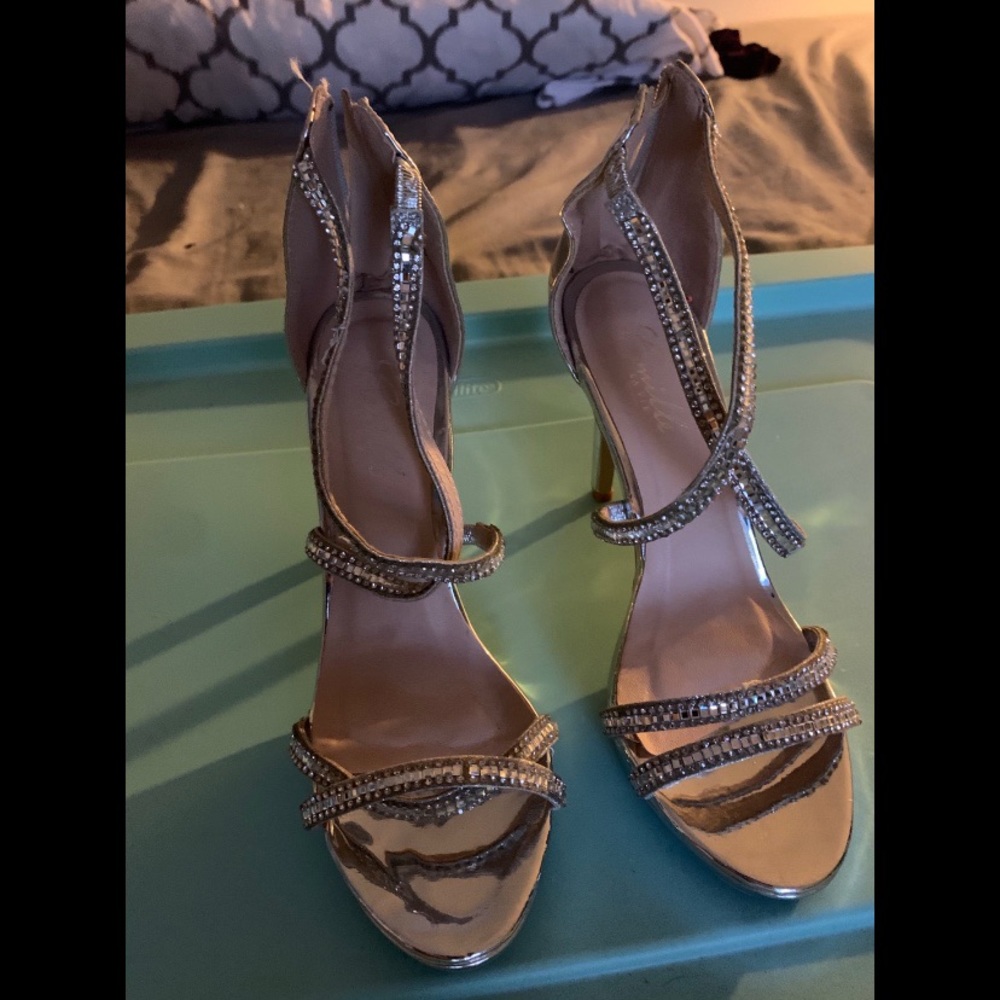 Heels - Picture 2 of 5